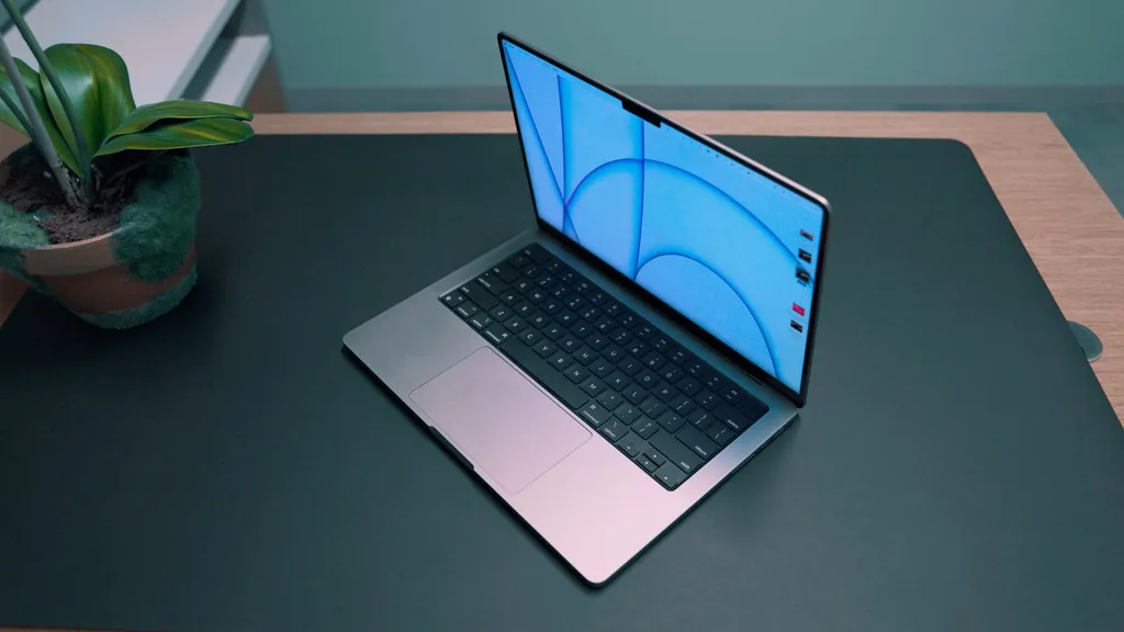 お買い得情報：14インチM1 Pro MacBook Proの再生品が599ドル割引、公式MagSafeレザーウォレットが27ドルなどc